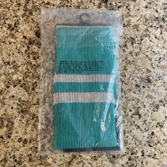 🧣Fila Ribbed Scarf - Picture 3 of 3